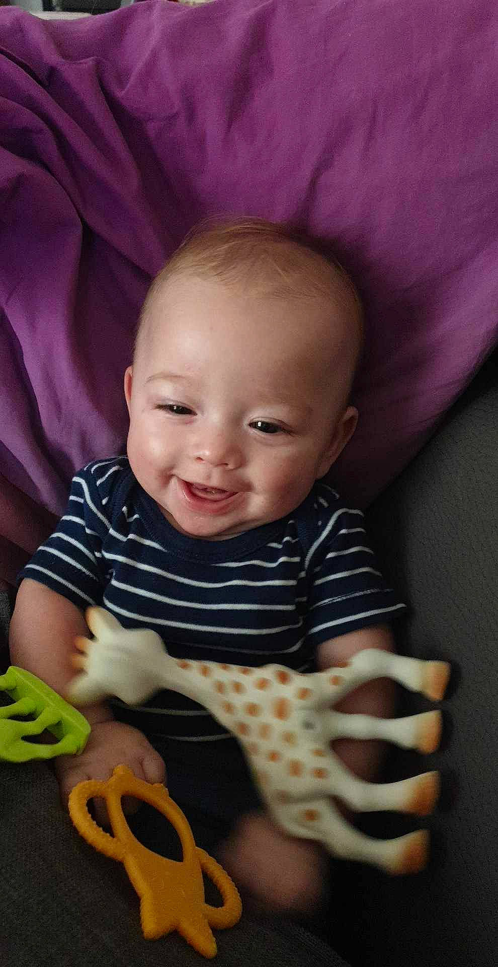 Liam participe au concours pour gagner de l'argent avec cette photo : baby, baby_toddler_clothing, beauty, cheek, child, finger, flash_photography, happy, head, iris, nose, organ, person, pink, purple, skin, sleeve, smile, textile, toddler