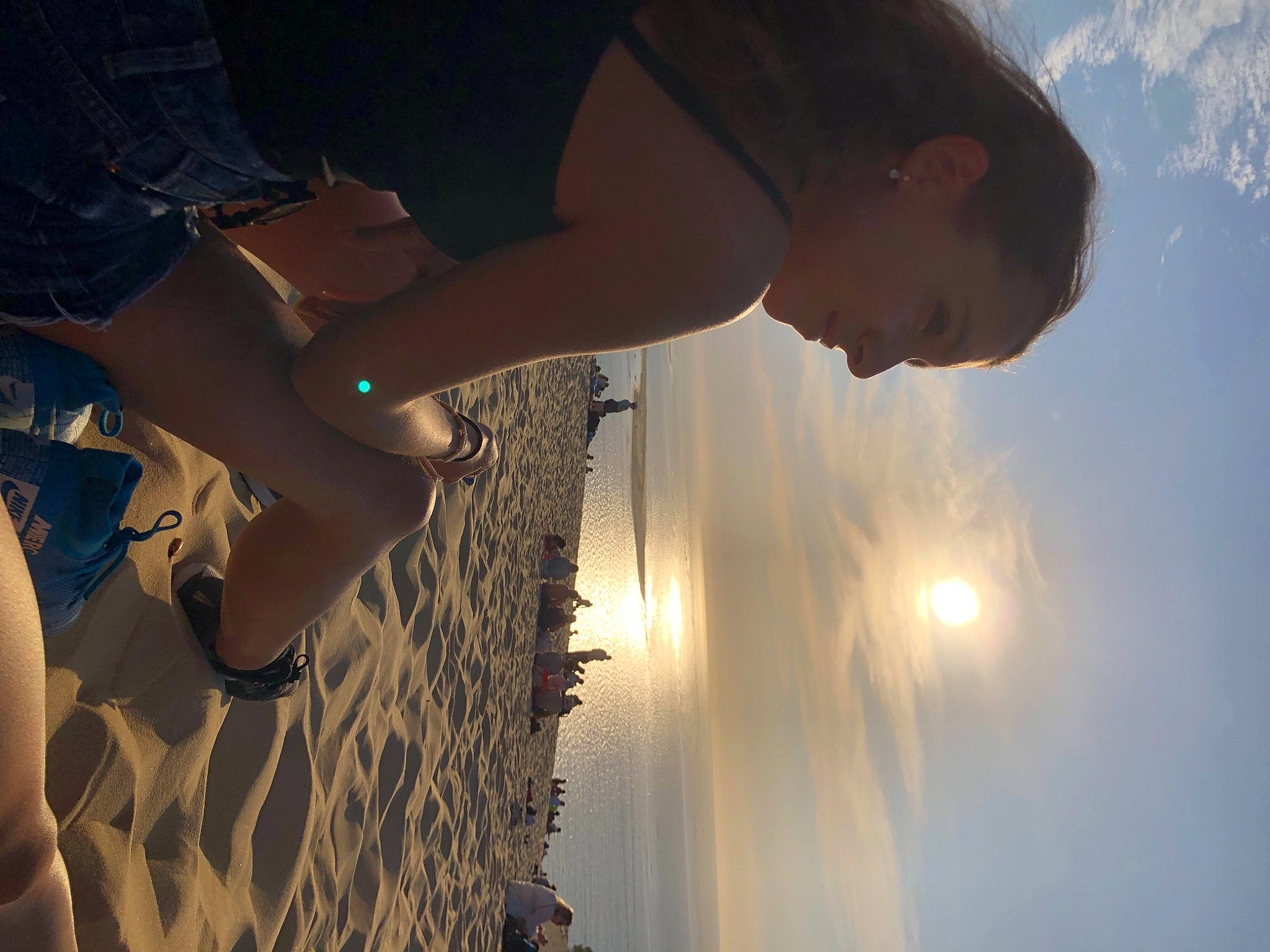 LANA participe au concours pour gagner de l'argent avec cette photo : arm, branch, cloud, dress, finger, flash_photography, gesture, hairstyle, hand, happy, human_body, lighting, nature, people_in_nature, person, plant, sky, sunlight, tree, under_exposed