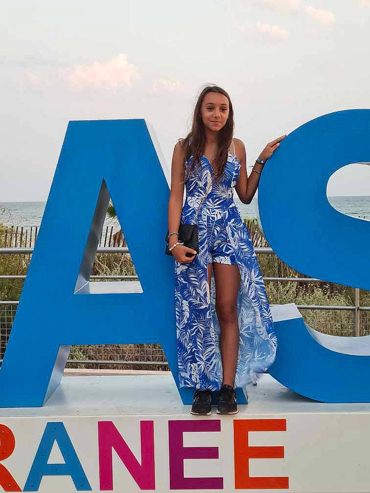 LANA participe au concours pour gagner de l'argent avec cette photo : aqua, azure, blue, cloud, dress, electric_blue, fashion_design, font, formal_wear, fun, happy, human_leg, joy, leisure, person, sky, sleeve, stairs, street_fashion, thigh