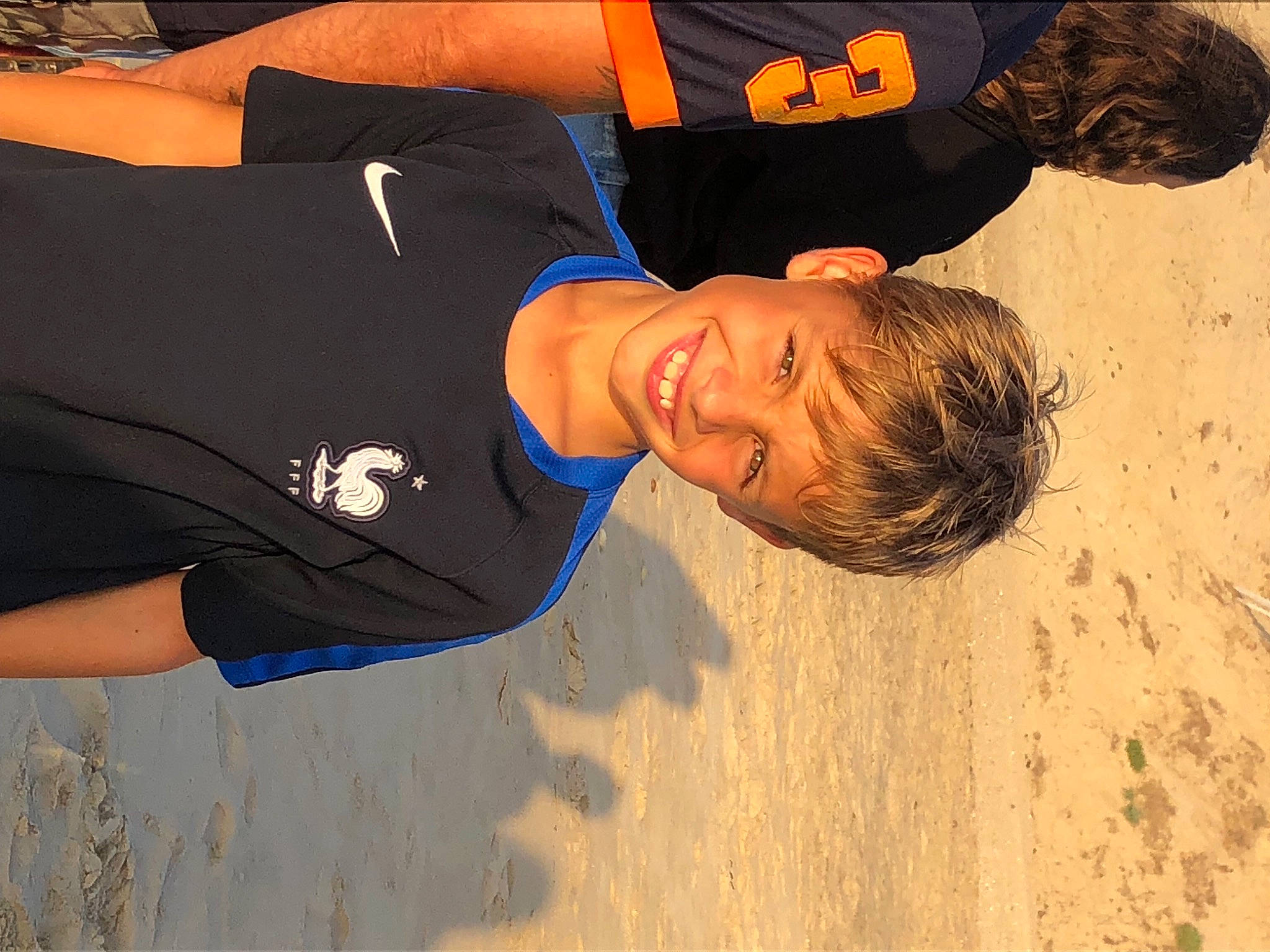 Noa participe au concours pour gagner de l'argent avec cette photo : beach, competition_event, elbow, electric_blue, fun, gesture, happy, joy, landscape, leisure, ocean, person, physical_fitness, recreation, sand, sleeve, smile, soil, sports, sportswear