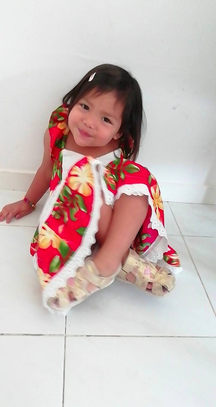 Demeusy a rejoint le concours — aidez-le/la à gagner de superbes lots ! baby, baby_toddler_clothing, beauty, cheek, child, child_model, costume, dress, joy, pattern, person, pink, play, sitting, skin, smile, toddler