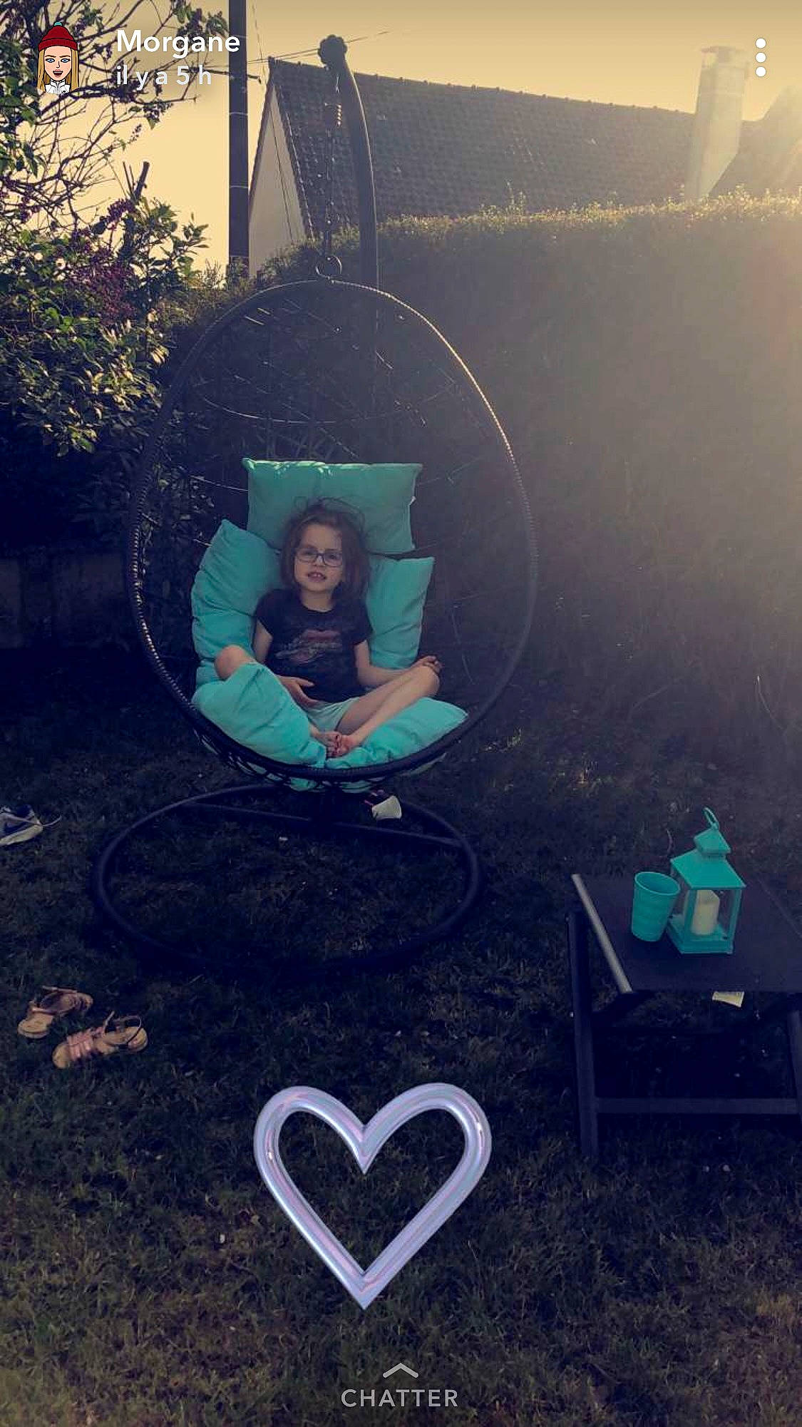 Faustine participe au concours pour gagner de l'argent avec cette photo : darkness, emotion, fun, girl, headwear, light, love, person, photograph, photography, sitting, sky, sunlight