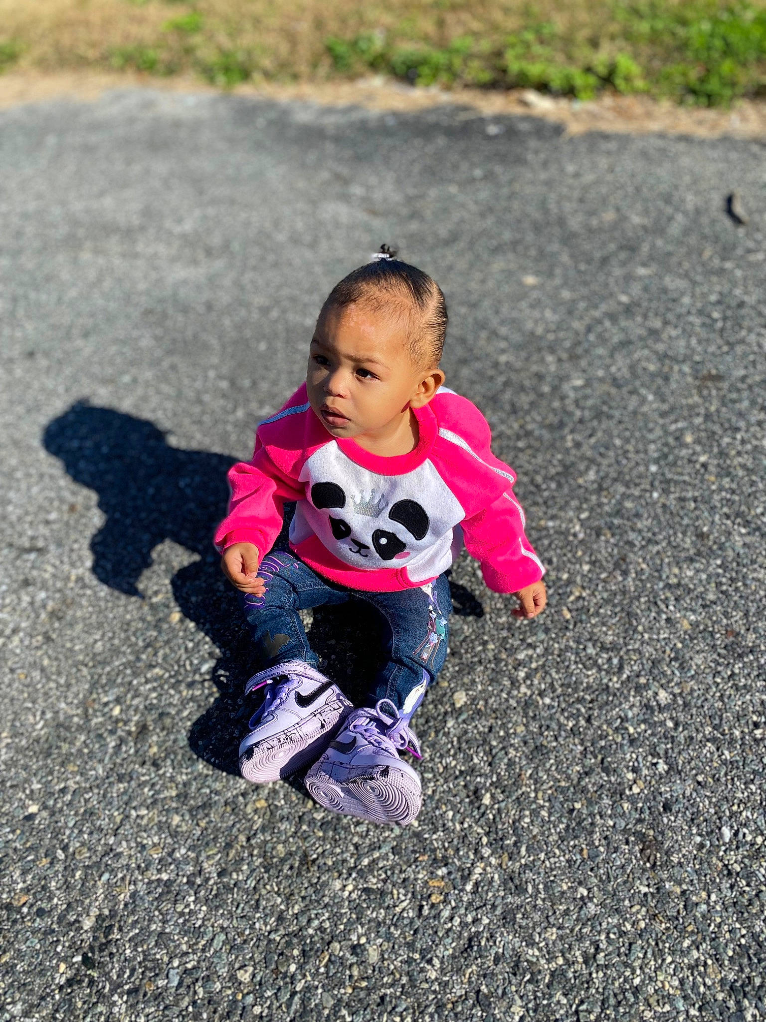 Kezoria is registered to the contest to win money with this photo: asphalt, baby, baby_toddler_clothing, eye, fun, grass, happy, jeans, landscape, leg, leisure, people_in_nature, person, plant, recreation, road_surface, sitting, soil, t_shirt, toddler