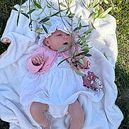 Chloë participe au concours pour gagner de l'argent avec cette photo : baby, blanket, child, cute, footwear, grass, greenery, headwear, infant, leaves, lying_down, nature, outdoor, peaceful, pink_cardigan, playful, soft_texture, sunlight, toy, white_dress