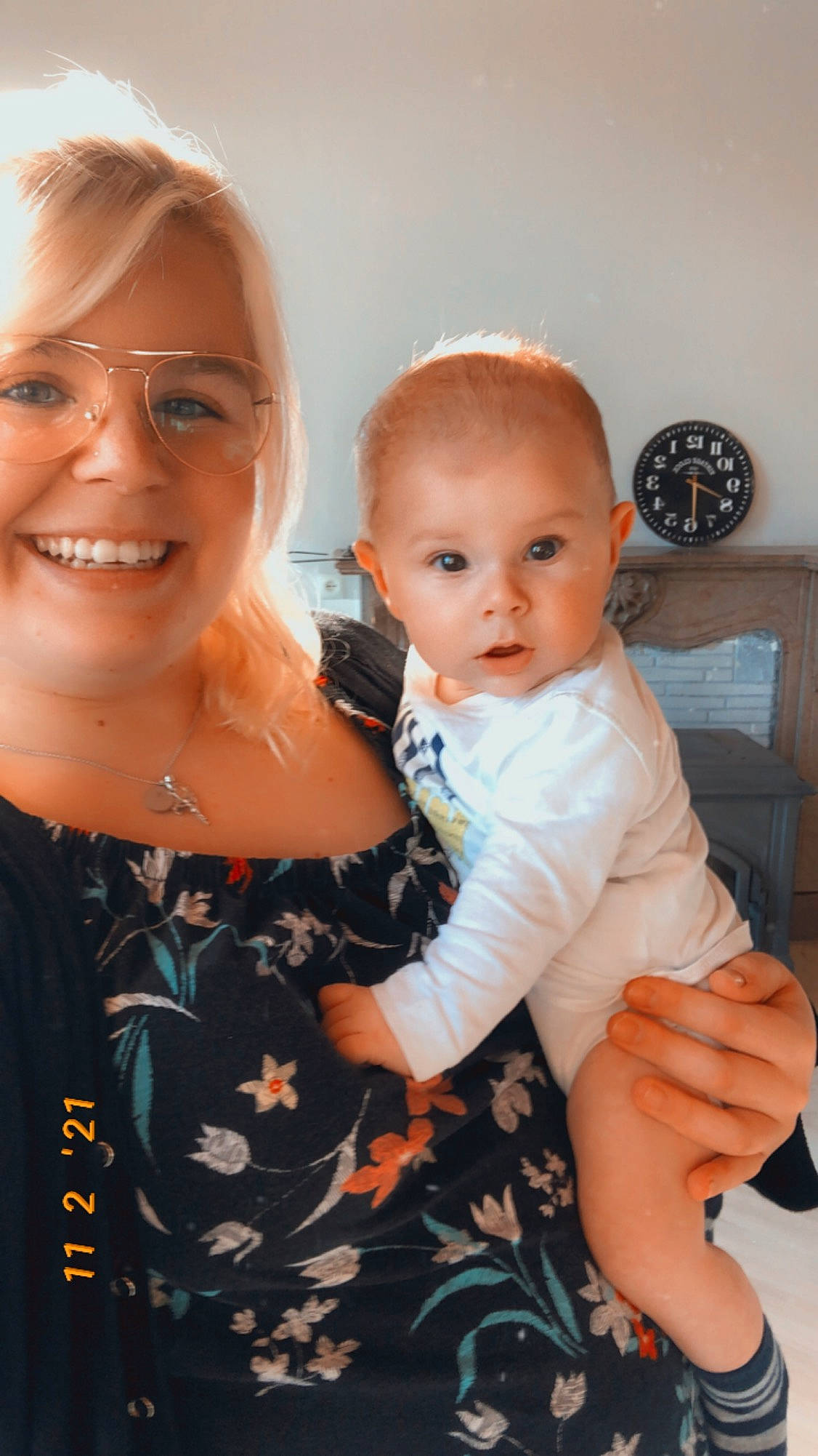 Timéo participe au concours pour gagner de l'argent avec cette photo : baby, baby_toddler_clothing, cheek, child, event, eye, face, facial_expression, fun, gesture, happy, head, interaction, iris, joy, organ, person, shoulder, skin, smile