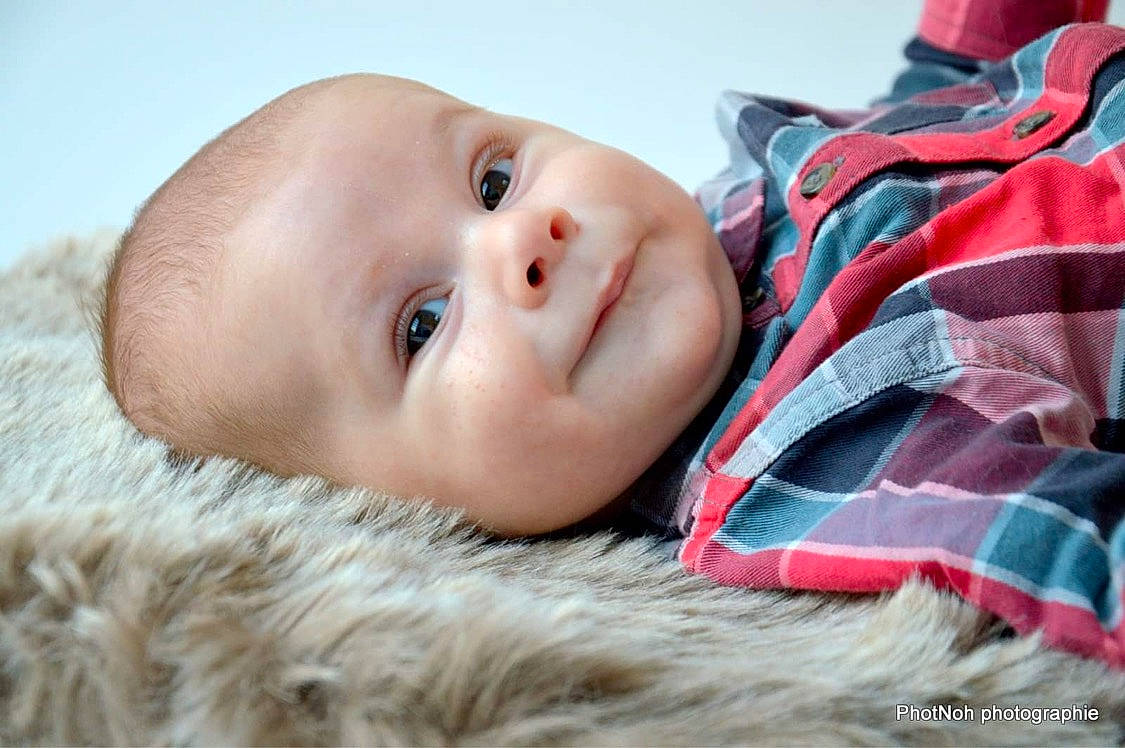 Timéo a rejoint le concours — aidez-le/la à gagner de superbes lots ! baby, baby_toddler_clothing, cheek, child, close_up, comfort, flash_photography, fur, grass, happy, linens, lip, nose, pattern, person, skin, smile, textile, toddler, winter