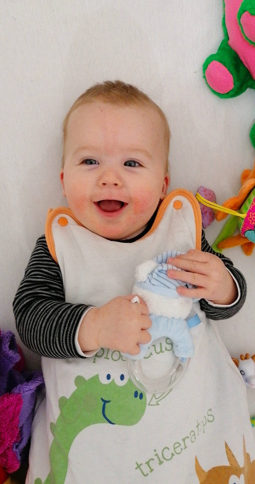 Gabriel participe au concours pour gagner de l'argent avec cette photo : baby, baby_laughing, baby_products, baby_toddler_clothing, baby_toys, child, craft, creative_arts, laugh, person, plush, product, toddler, tooth, toy