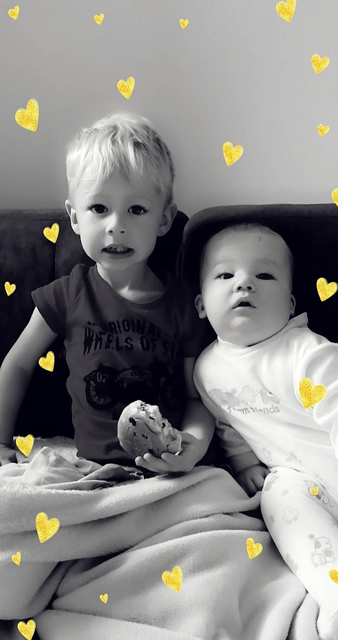 Justin participe au concours pour gagner de l'argent avec cette photo : baby, baby_products, baby_toddler_clothing, baby_toys, cheek, child, dessert, head, human, nose, person, sweetness, toddler, yellow