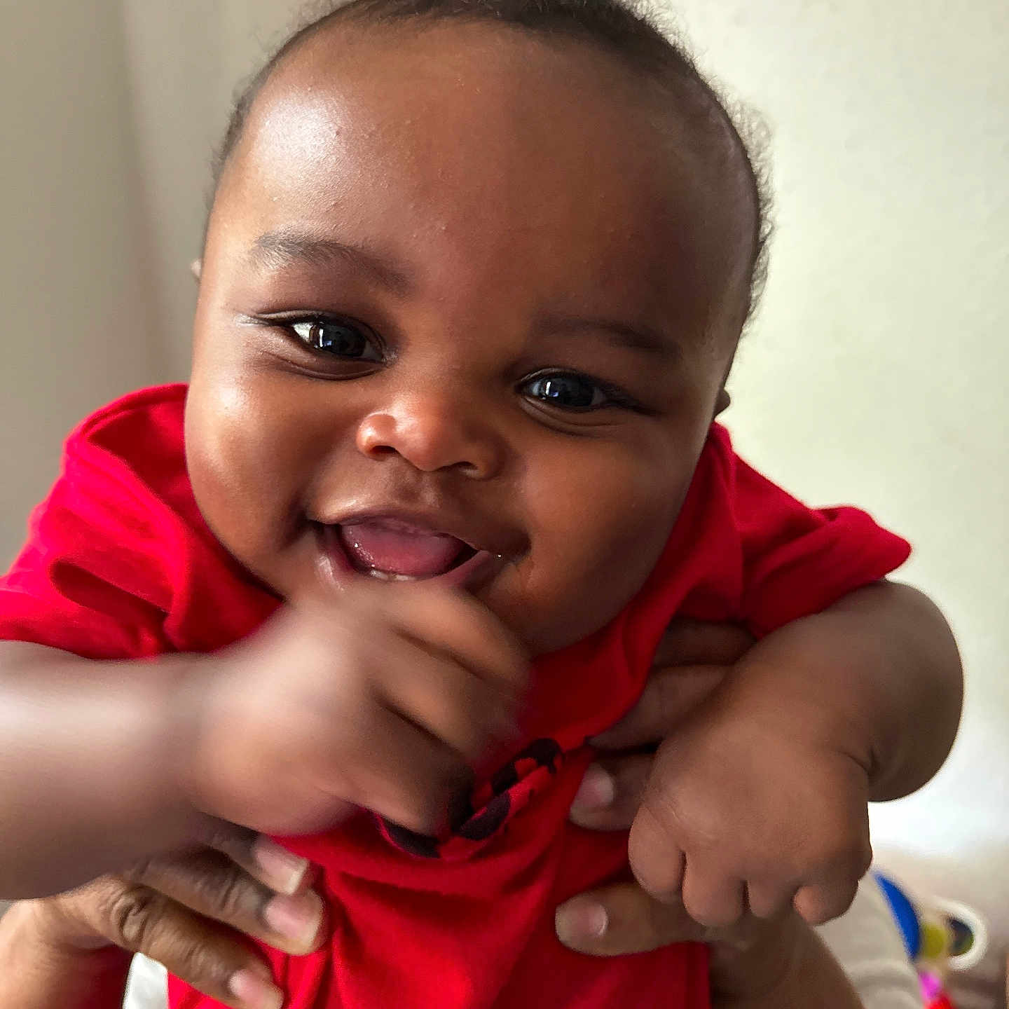 Au Zier is registered to the contest to win money with this photo: baby, babylaughing, biting, bodypart, clothing, cosmetics, face, finger, hand, happy, head, laughing, mouth, person, photography, portrait, smile, t_shirt, teeth, tongue