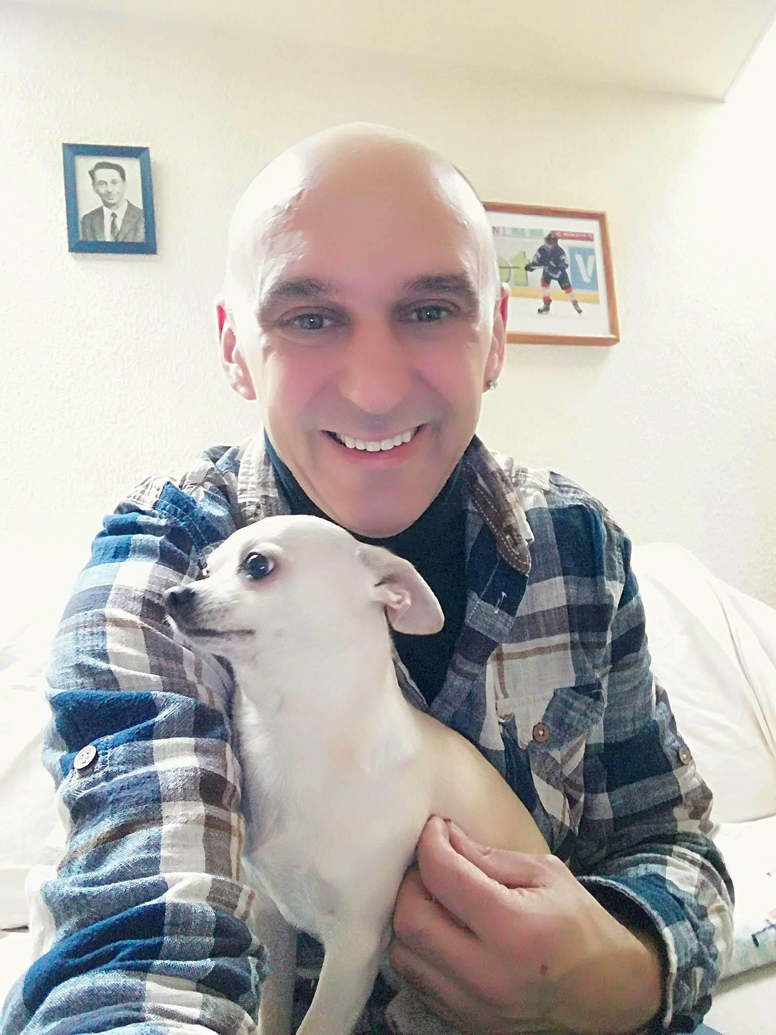 Joy a rejoint le concours — aidez-le/la à gagner de superbes lots ! barn_owl, beak, bird, bird_of_prey, carnivore, cockatoo, comfort, companion_dog, dog_breed, fawn, feather, felidae, parrot, picture_frame, smile, sporting_group, t_shirt, wildlife, wildlife_biologist, wing