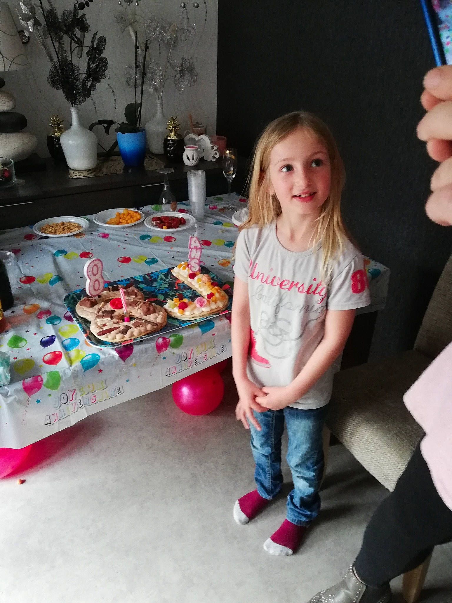 Julie a rejoint le concours — aidez-le/la à gagner de superbes lots ! child, christmas, fun, holiday, party, person, play, recreation, smile, toddler