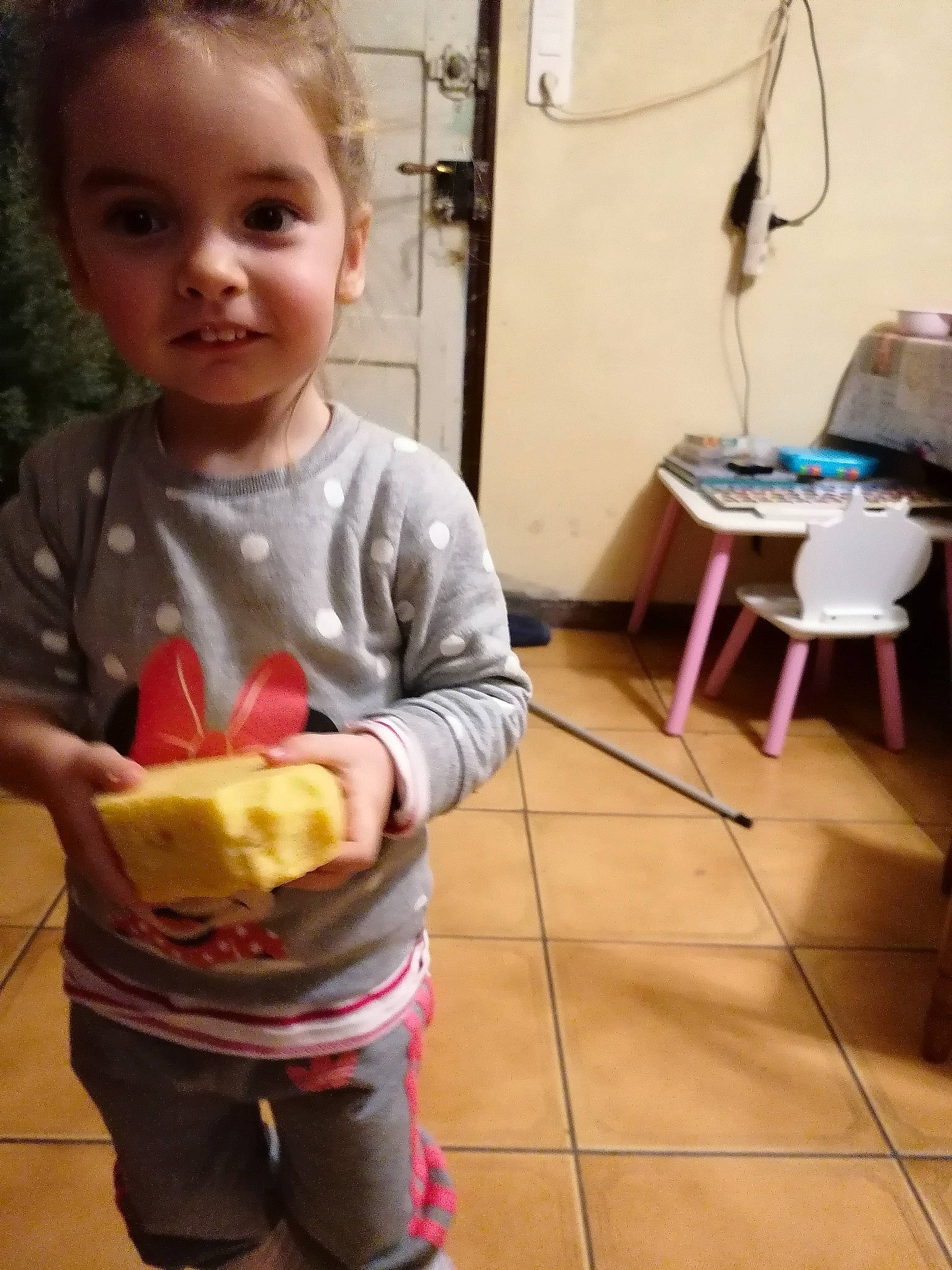 Rose Marie participe au concours pour gagner de l'argent avec cette photo : child, comfort_food, drink, fast_food, flooring, food, food_craving, fun, happy, hardwood, junk_food, person, play, sitting, standing, sweetness, t_shirt, thumb, toddler, vacation