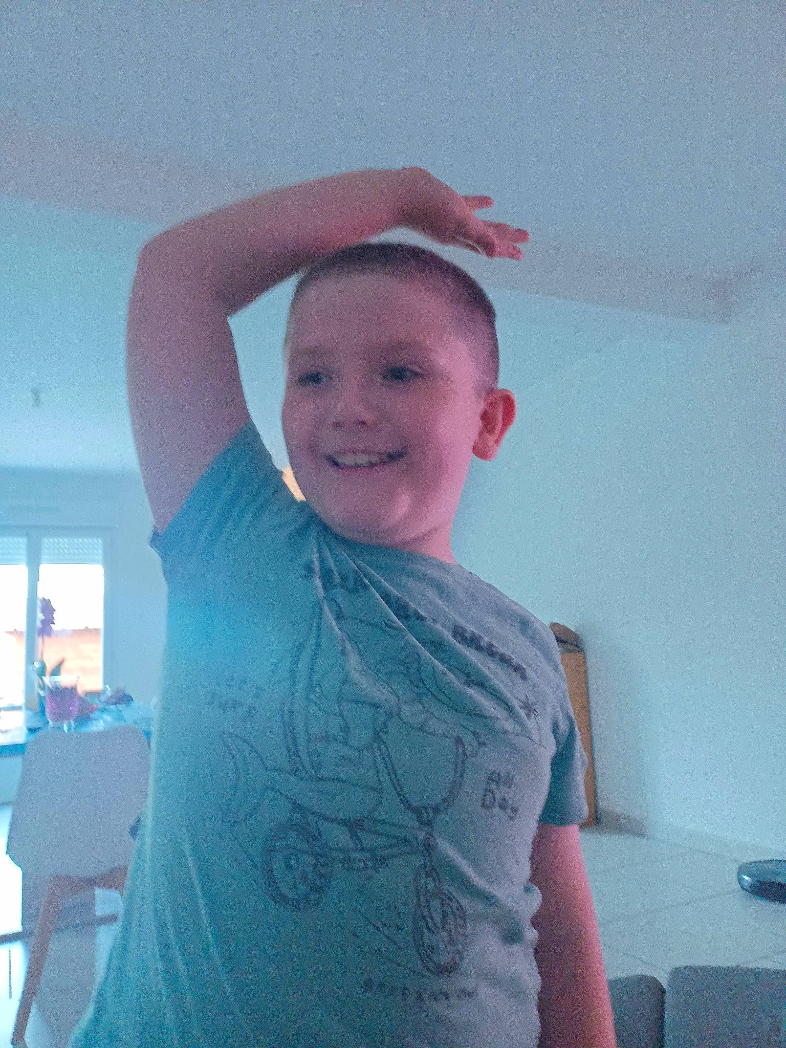 Alexis a rejoint le concours — aidez-le/la à gagner de superbes lots ! abdomen, chest, elbow, electric_blue, eye, flash_photography, fun, gesture, happy, joy, leisure, magenta, mouth, muscle, neck, person, shoulder, sleeve, smile, t_shirt