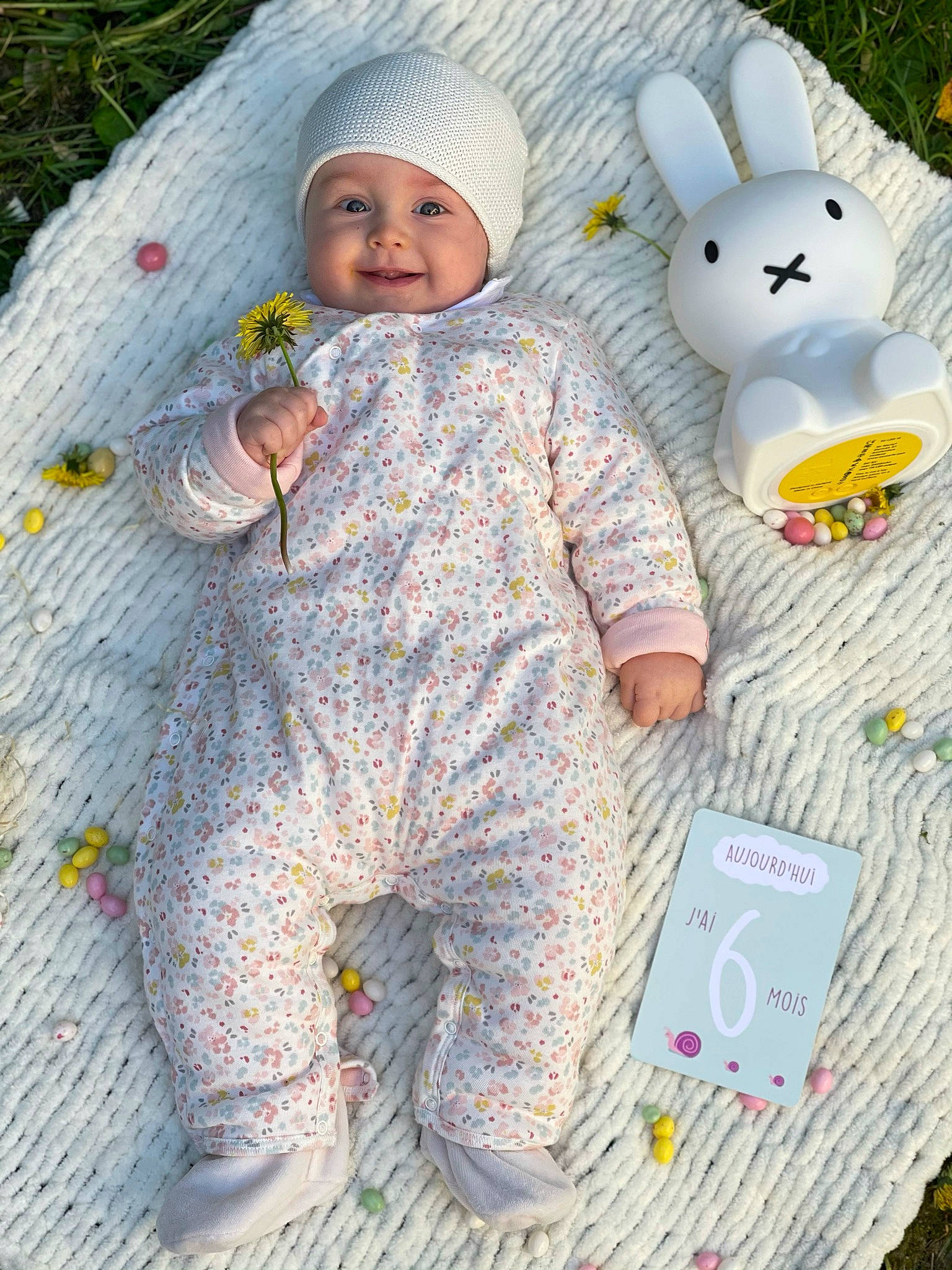 Chiara a rejoint le concours — aidez-le/la à gagner de superbes lots ! baby, baby_toddler_clothing, baby_toys, beanie, cap, child, comfort, fun, green, happy, headwear, pattern, people, person, product, skin, sleeve, smile, stuffed_toy, toddler