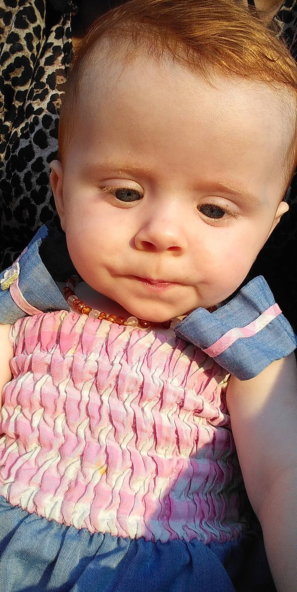 Lissandra participe au concours pour gagner de l'argent avec cette photo : arm, baby_toddler_clothing, cheek, chin, eye, eyebrow, eyelash, face, facial_expression, hand, head, human, human_body, lip, mouth, neck, nose, organ, outerwear, person