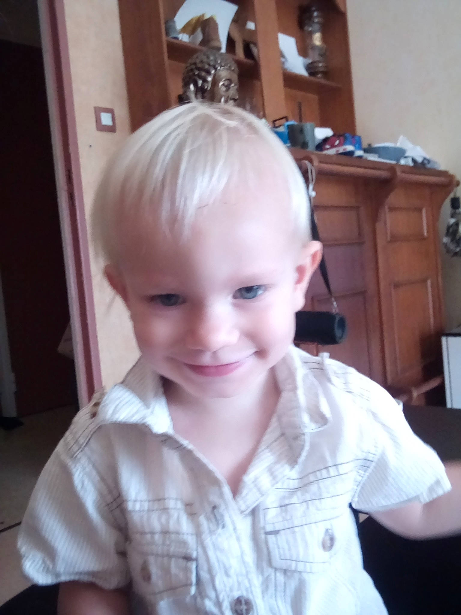 Shawn participe au concours pour gagner de l'argent avec cette photo : blond, cheek, child, ear, face, forehead, hair, hairstyle, head, person, smile, toddler