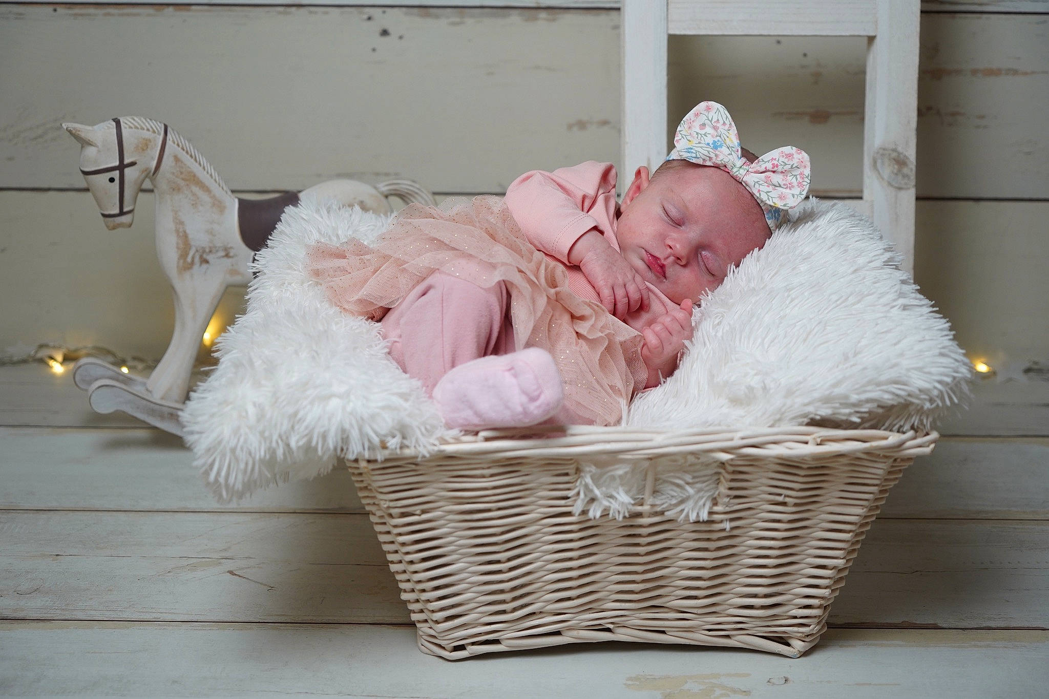 Joy participe au concours pour gagner de l'argent avec cette photo : baby, baby_products, baby_sleeping, baby_toddler_clothing, basket, child, comfort, couch, event, happy, hat, home_accessories, horse, infant_bed, person, portrait_photography, room, sitting, storage_basket, toddler