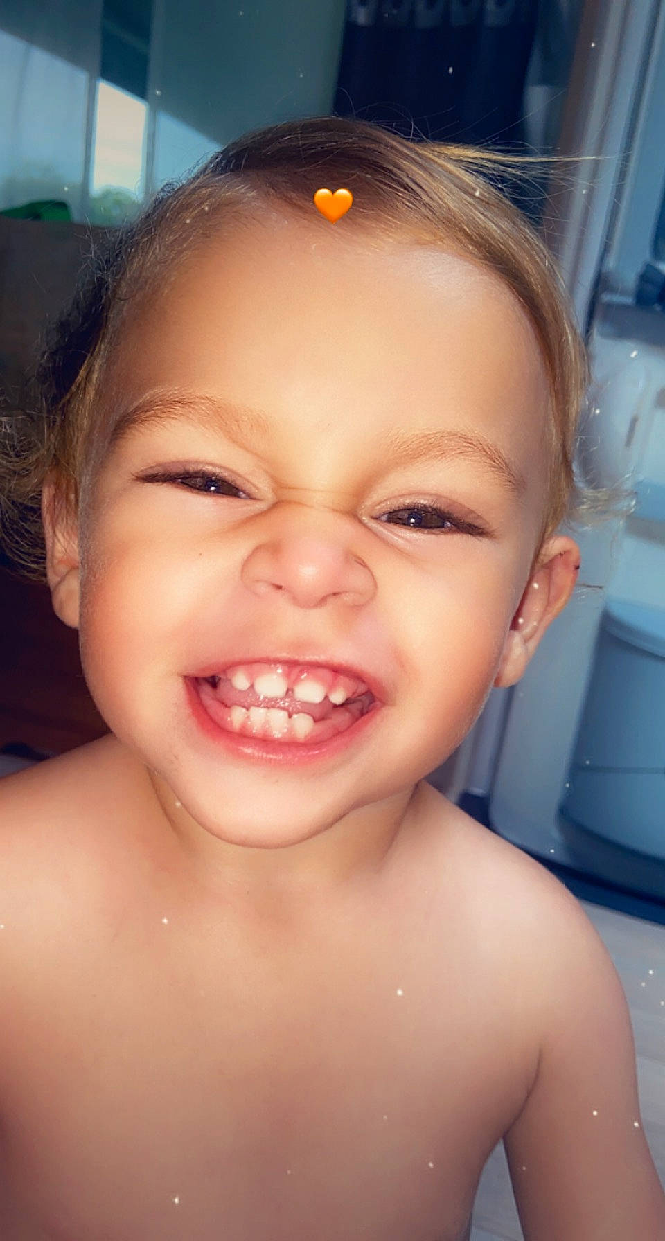 Maïm a rejoint le concours — aidez-le/la à gagner de superbes lots ! cheek, chin, ear, eyebrow, eyelash, facial_expression, forehead, hair, hairstyle, head, jaw, joy, lip, mouth, muscle, neck, nose, person, shoulder, skin