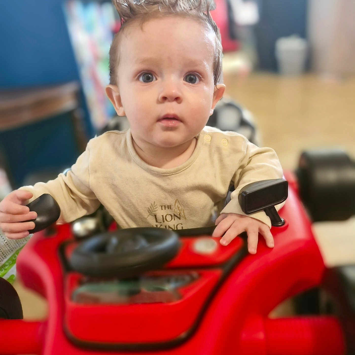Tiago participe au concours pour gagner de l'argent avec cette photo : baby, bodypart, clothing, face, finger, grass, hand, head, lawn, motorcycle, person, photography, plant, playarea, portrait, sitting, steeringwheel, t_shirt, transportation, vehicle