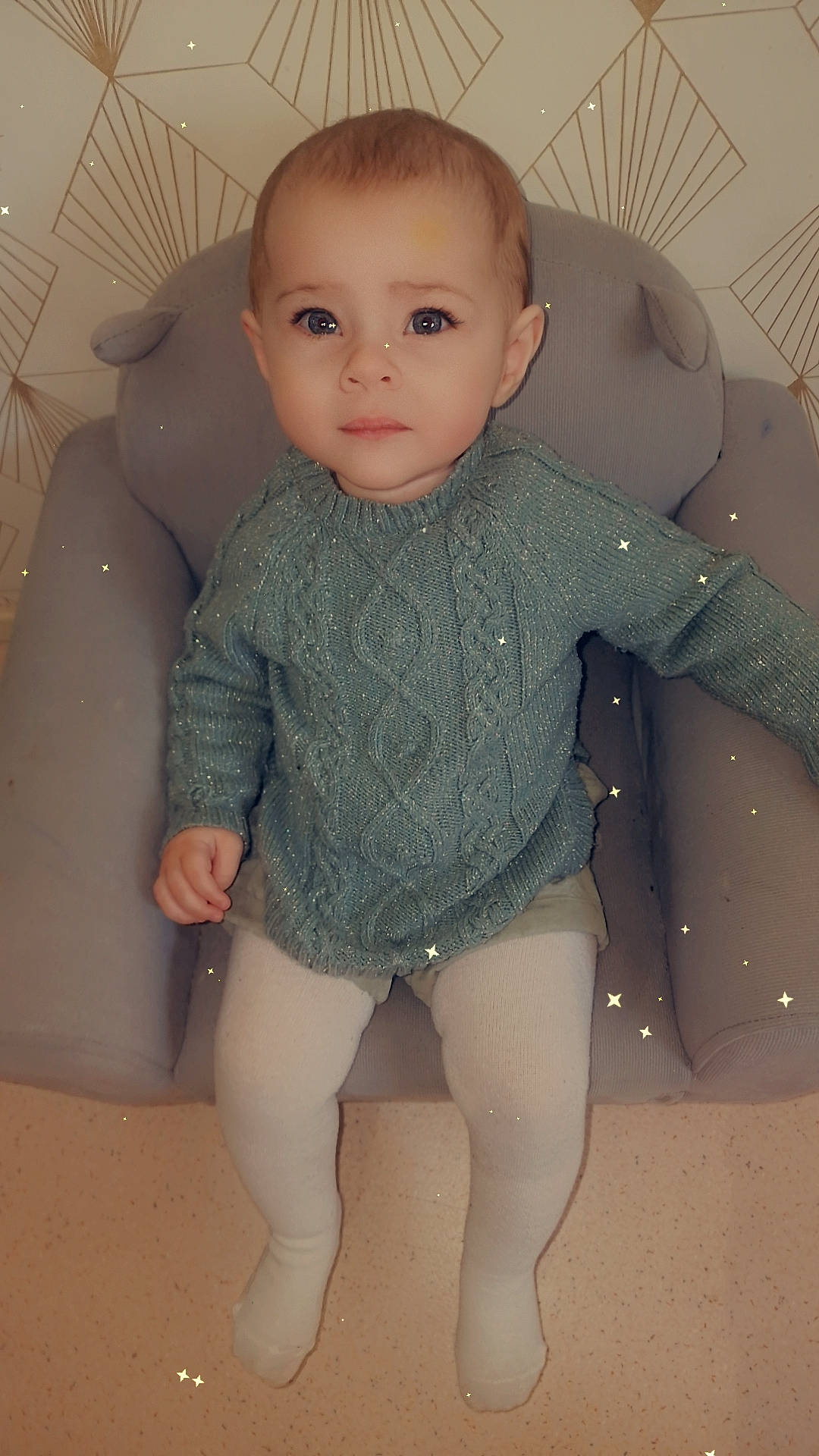 Inna a rejoint le concours — aidez-le/la à gagner de superbes lots ! armchair, baby, bodypart, chair, clothing, couch, face, finger, furniture, hat, head, hosiery, knitwear, longsleeve, pants, person, sleeve, sock, sweater, toy