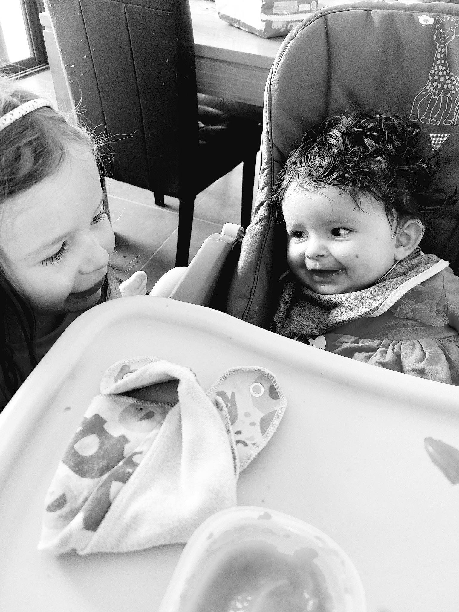 Lola a rejoint le concours — aidez-le/la à gagner de superbes lots ! beauty, black, black_and_white, child, comfort, face, facial_expression, food, fun, happy, monochrome_photography, mouth, person, photograph, plate, seafood, smile, style, tableware, toddler