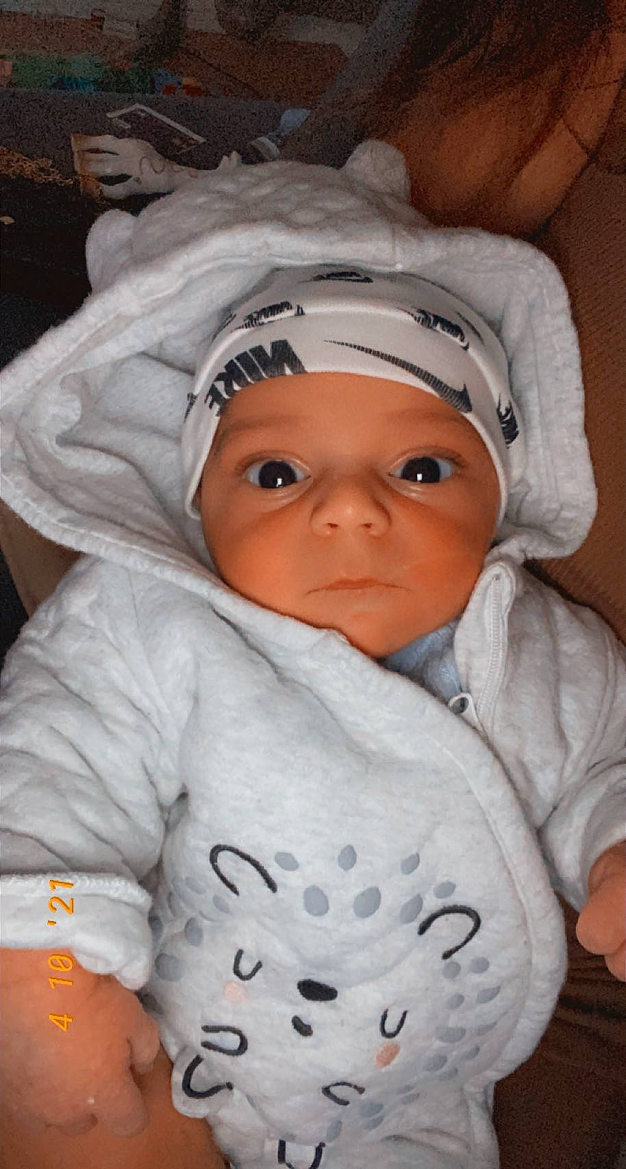 Kayden participe au concours pour gagner de l'argent avec cette photo : baby, baby_products, baby_safety, baby_sleeping, baby_toddler_clothing, cheek, child, comfort, event, eye, eyebrow, eyelash, headwear, linens, mouth, nose, person, room, skin, sleeve