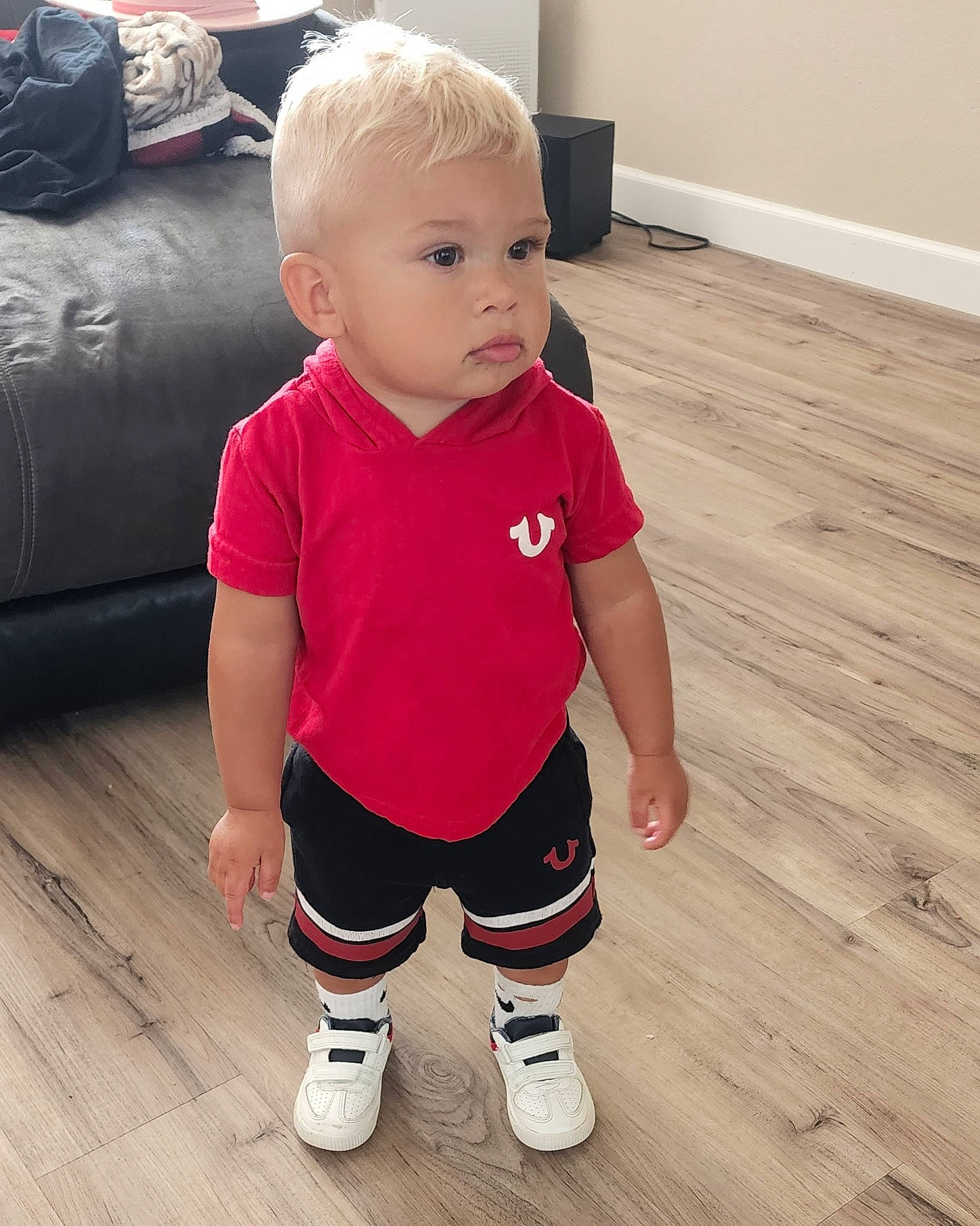 Cían joined the competition — help win amazing prizes! baby, baby_toddler_clothing, beauty, child, cool, finger, floor, flooring, happy, joint, knee, leg, person, skin, sleeve, sportswear, standing, t_shirt, thigh, toddler