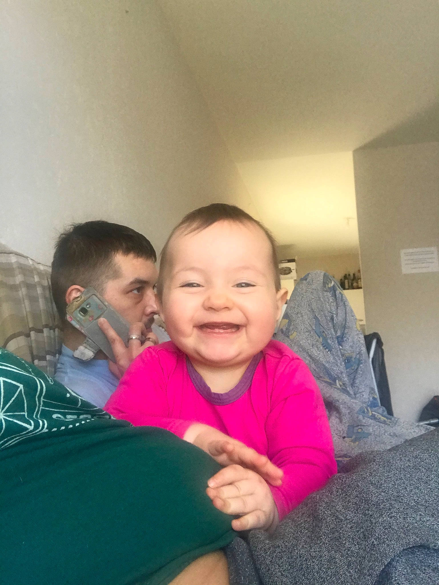 Chérylane a rejoint le concours — aidez-le/la à gagner de superbes lots ! baby, cheek, child, electronic_device, face, family, fun, happy, head, joy, leisure, nose, people, person, photography, selfie, sibling, skin, smile, technology