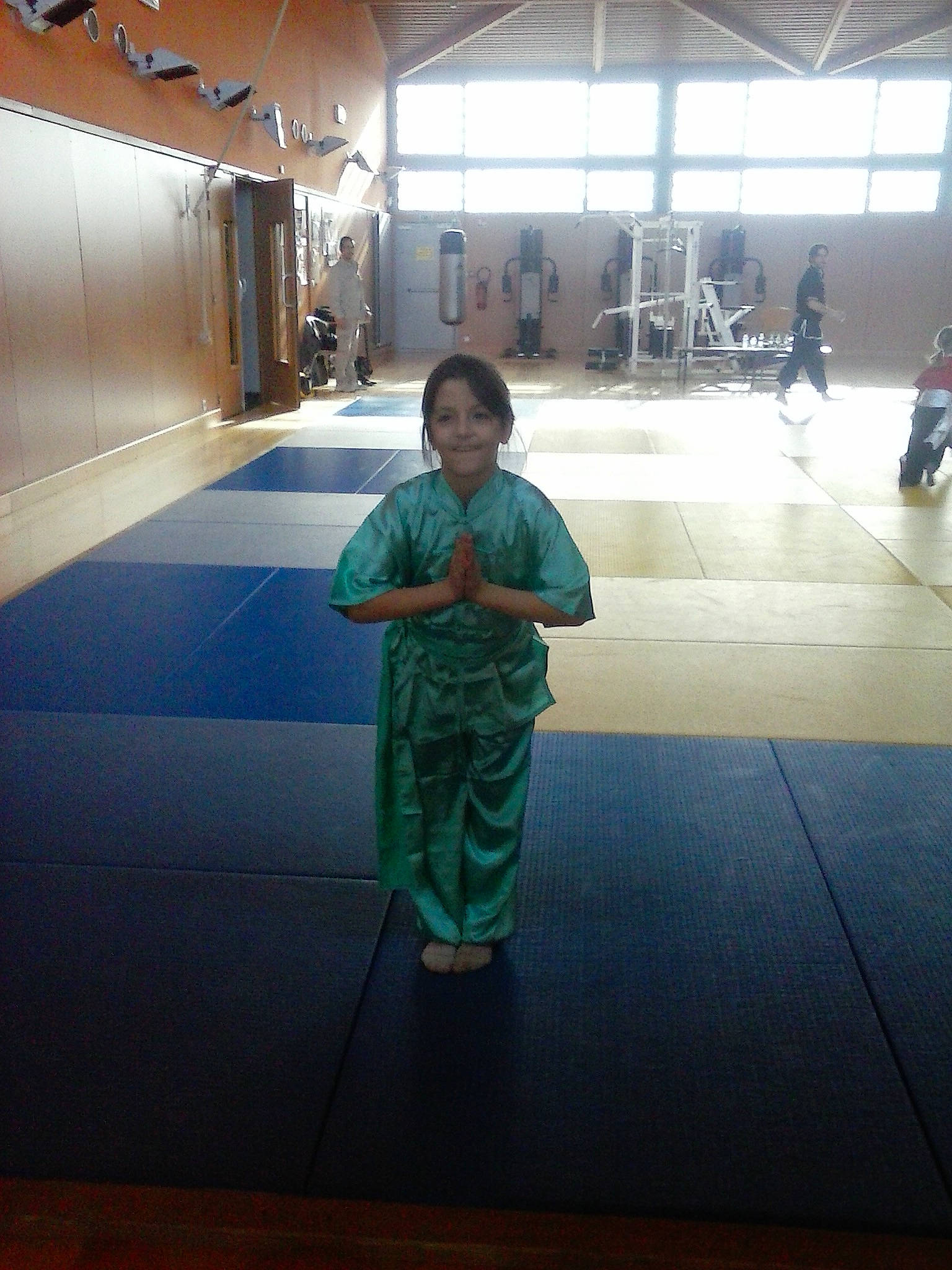 Zoé participe au concours pour gagner de l'argent avec cette photo : child, chinese_martial_arts, floor, flooring, fun, joint, kung_fu_term, person, physical_fitness, sport_venue, standing