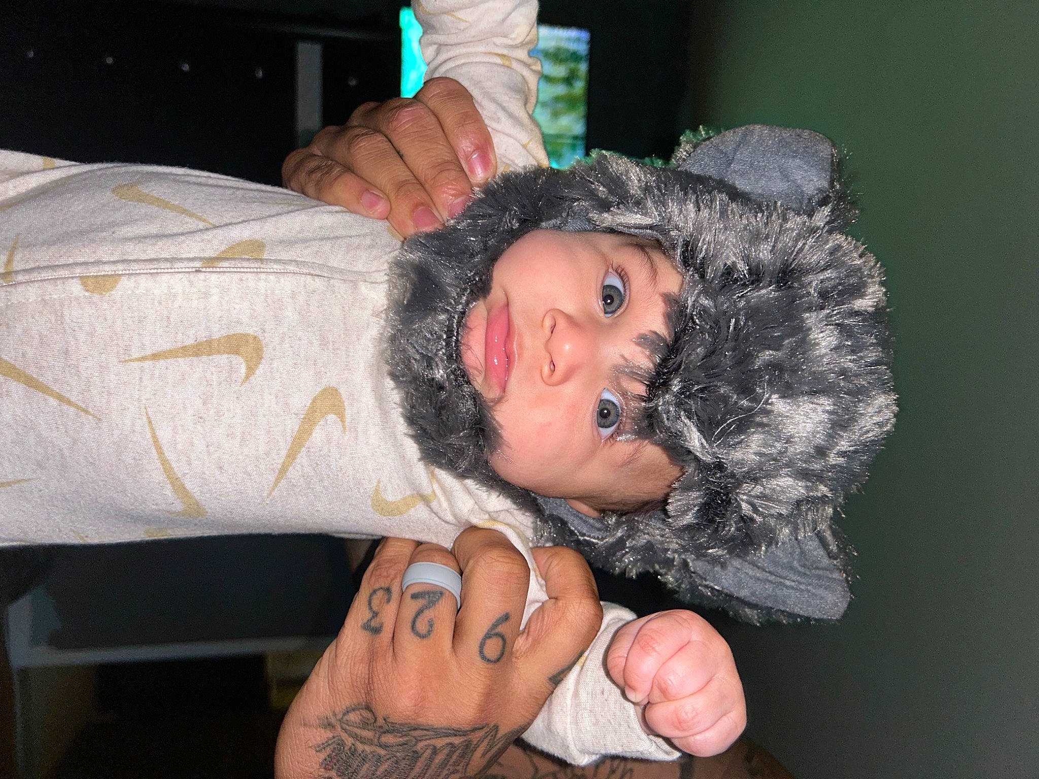 Karter is registered to the contest to win money with this photo: baby_toddler_clothing, child, ear, elbow, event, eye, finger, flesh, fun, fur, gesture, hand, happy, headwear, jewellery, nail, pattern, person, textile, thumb