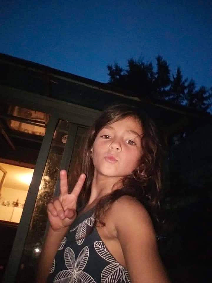 Kyliana a rejoint le concours — aidez-le/la à gagner de superbes lots ! beauty, black_hair, cloud, cool, face, fun, hair, hand, long_hair, night, person, photography, selfie, sky, smile, summer, vacation