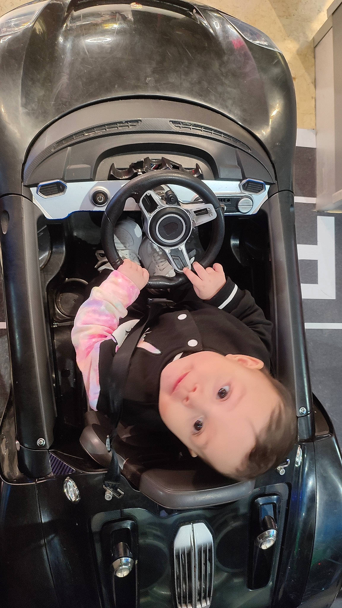 Açinate a rejoint le concours — aidez-le/la à gagner de superbes lots ! aerospace_engineering, auto_part, automotive_design, automotive_exterior, automotive_lighting, automotive_tire, automotive_wheel_system, baby_carriage, car_seat, family_car, luxury_vehicle, mode_of_transport, motor_vehicle, motorcycle_accessories, person, personal_luxury_car, personal_protective_equipment, steering_wheel, vehicle, vehicle_door