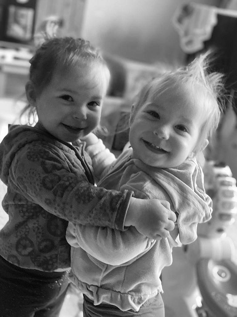 Emie participe au concours pour gagner de l'argent avec cette photo : baby, black_and_white, eye, facial_expression, gesture, hairstyle, happy, head, human, interaction, iris, joy, mammal, organ, person, skin, smile, standing, style, toddler