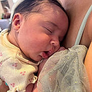 Lylie participe au concours pour gagner de l'argent avec cette photo : baby, sleeping, headband, closeup, infant, soft_fabric, skin, adult, arm, tender_moment, cute, peaceful, portrait, child, person, clothing, indoor, newborn, resting, family