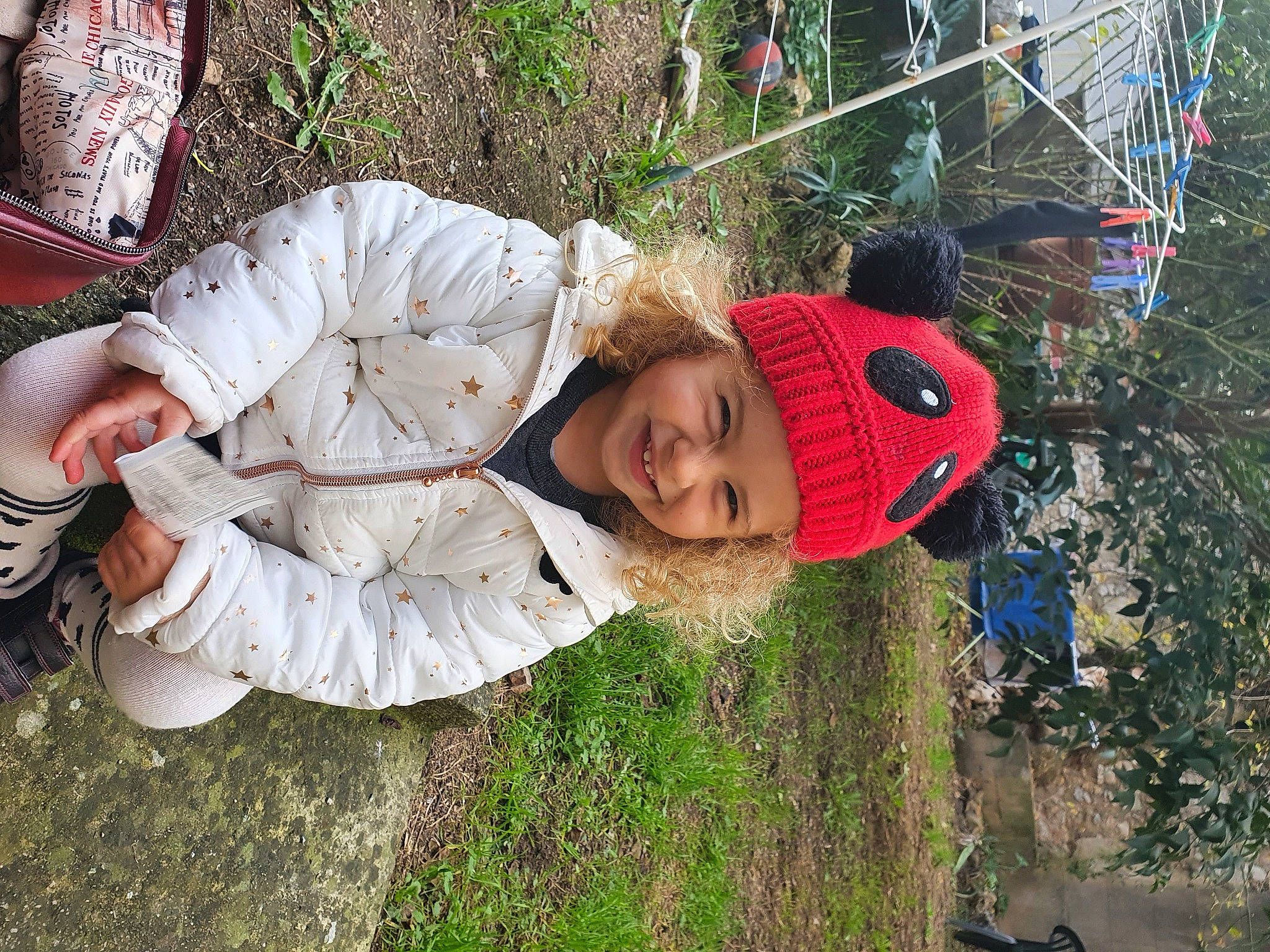 Juliette participe au concours pour gagner de l'argent avec cette photo : adaptation, botany, child, fun, grass, happy, hat, headwear, jacket, joy, leaf, leisure, nature, people_in_nature, person, plant, play, smile, soil, spring