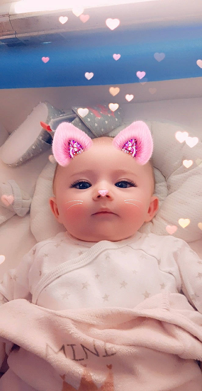 Kenza a rejoint le concours — aidez-le/la à gagner de superbes lots ! baby, cheek, child, ear, eye, face, head, headwear, lip, person, pink, skin, toddler