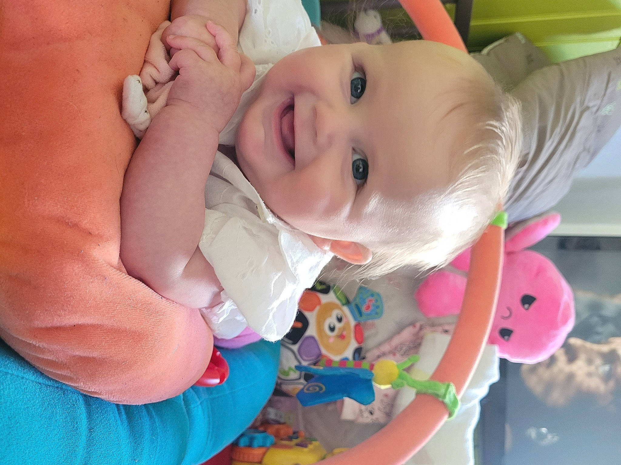 Haley participe au concours pour gagner de l'argent avec cette photo : arm, baby, baby_toddler_clothing, cheek, eye, face, facial_expression, happy, head, iris, joy, lip, mouth, nose, organ, person, pink, skin, smile, textile