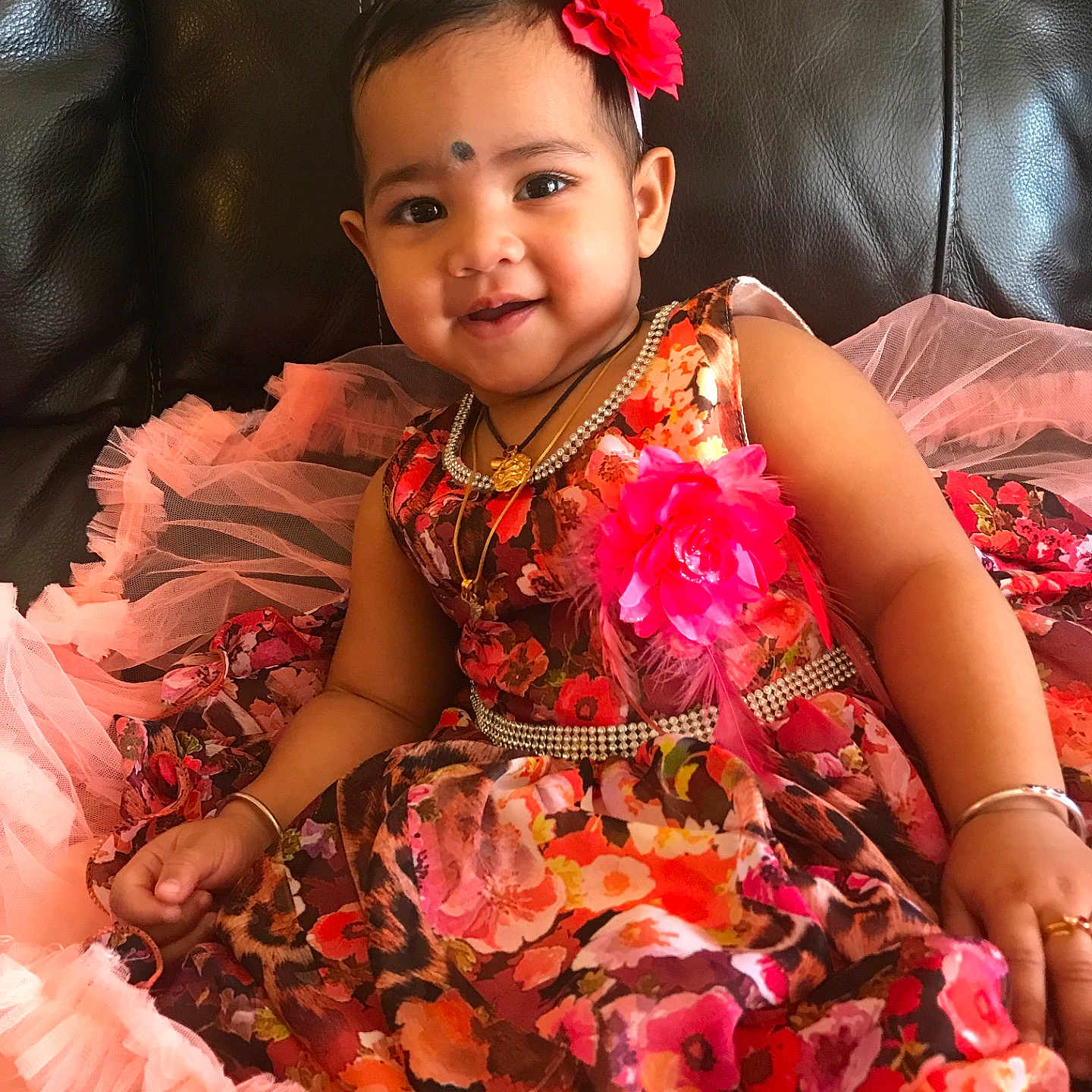 Saranya is registered to the contest to win money with this photo: beauty, flower, girl, model, petal, pink, plant, tradition