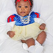 Yorrana a rejoint le concours — aidez-le/la à gagner de superbes lots ! baby, child, infant, dress, costume, headband, red_bow, white_background, sitting, cute, portrait, smiling, happy, fashion, footwear, socks, toddler, studio, clothing, face
