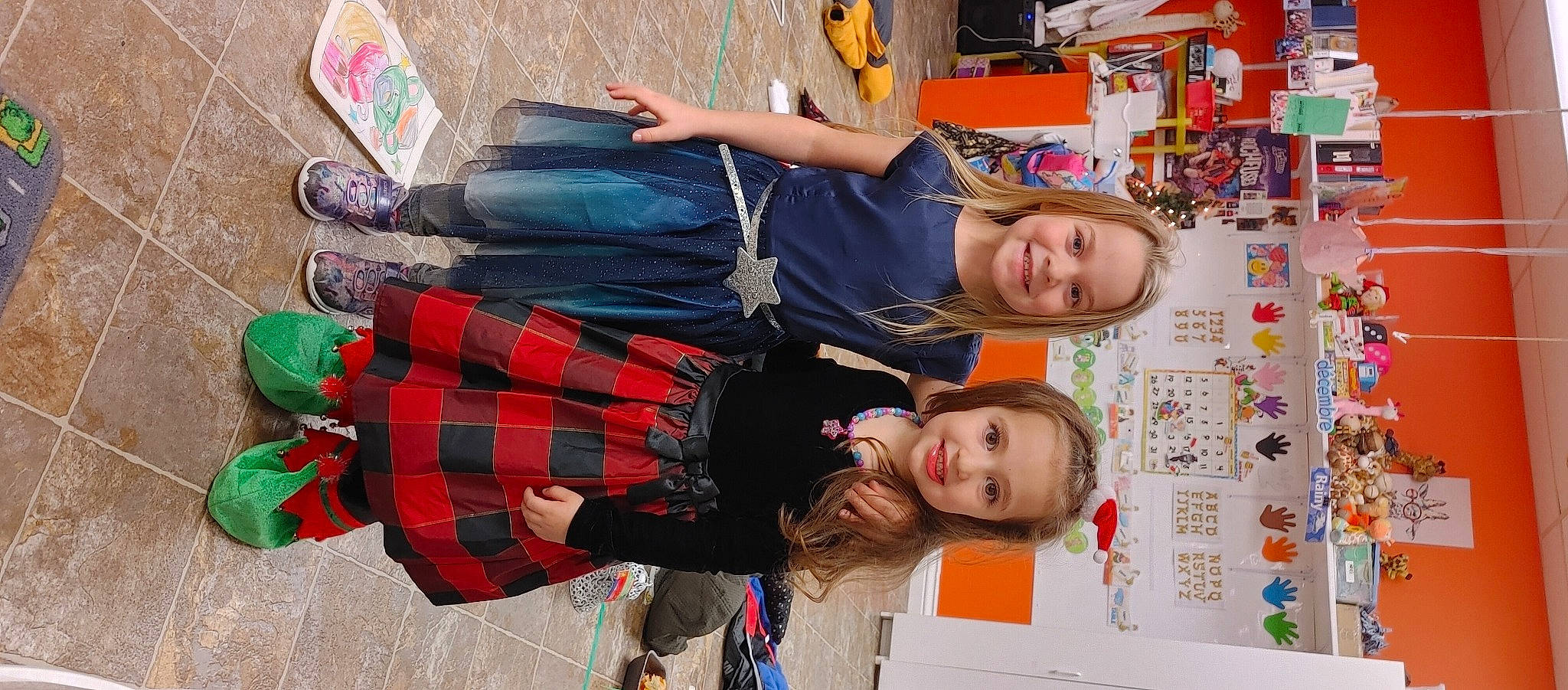 élèna a rejoint le concours — aidez-le/la à gagner de superbes lots ! child, fashion, fun, happy, joy, pattern, person, photograph, photography, plaid, room, smile, snapshot, street_fashion, tartan, textile, toddler, travel, tree