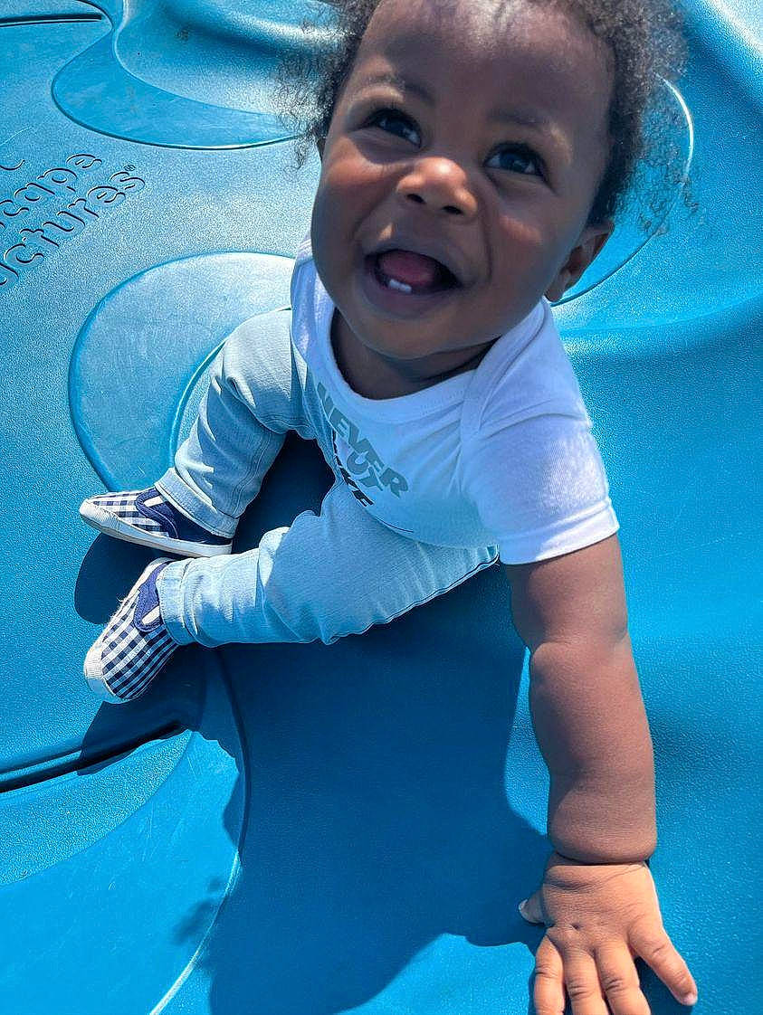 Larso'N is registered to the contest to win money with this photo: azure, baby, baby_toddler_clothing, blue, cool, eye, face, facial_expression, flash_photography, fun, happy, head, leisure, mouth, organ, person, photograph, skin, sleeve, smile