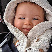 Swan participe au concours pour gagner de l'argent avec cette photo : baby, child, face, hoodie, knitwear, smile, car_seat, straps, clothing, cute, infant, warm, cozy, portrait, closeup, happy, young, person, head, button