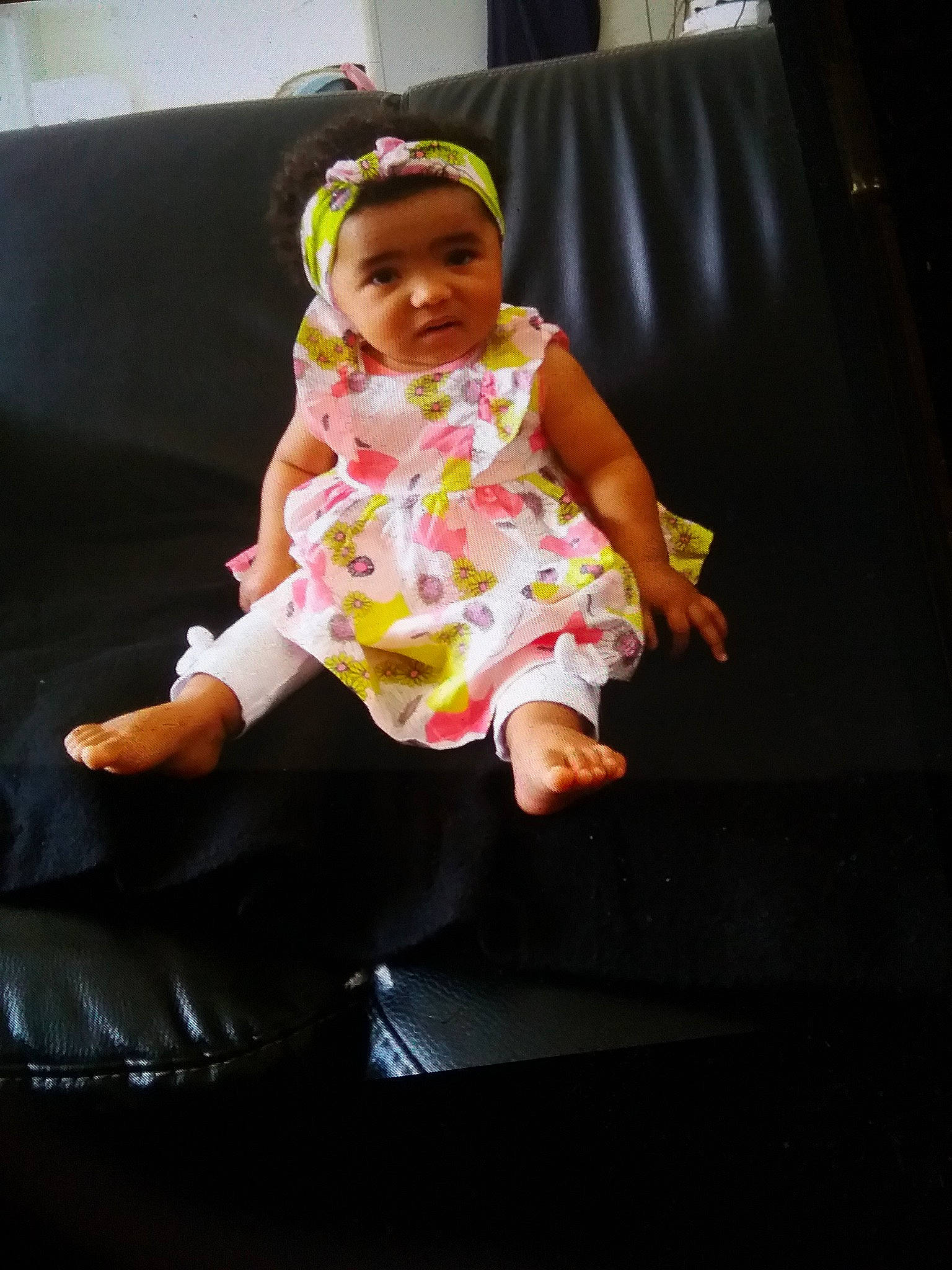 Thérèse participe au concours pour gagner de l'argent avec cette photo : baby, child, dress, fun, furniture, person, pink, play, sitting, skin, smile, toddler