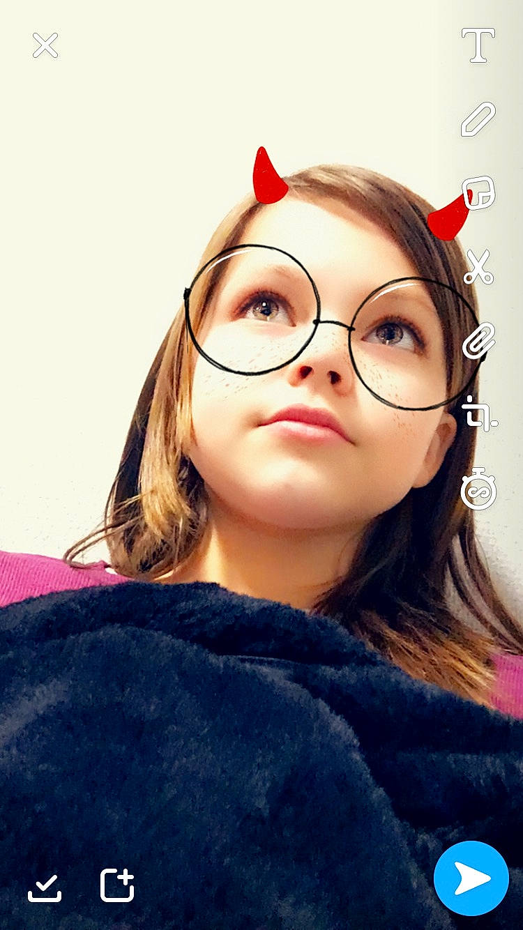 Chelsea a rejoint le concours — aidez-le/la à gagner de superbes lots ! beauty, cheek, chin, cool, ear, eye, eyebrow, eyewear, face, forehead, fun, glasses, hair, head, lip, nose, person, photography, selfie, smile