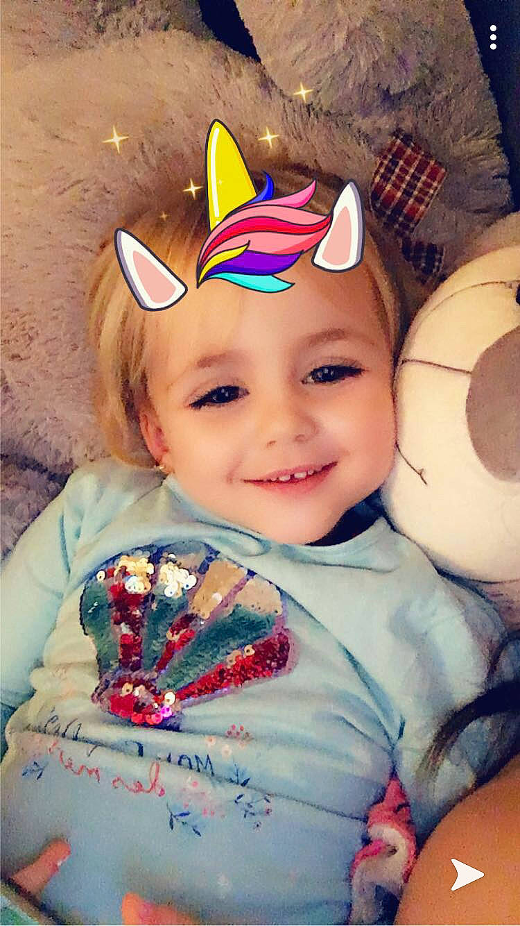 Atheyna participe au concours pour gagner de l'argent avec cette photo : baby, cheek, child, ear, fashion_accessory, hair_accessory, head, headgear, headwear, joy, person, smile, toddler