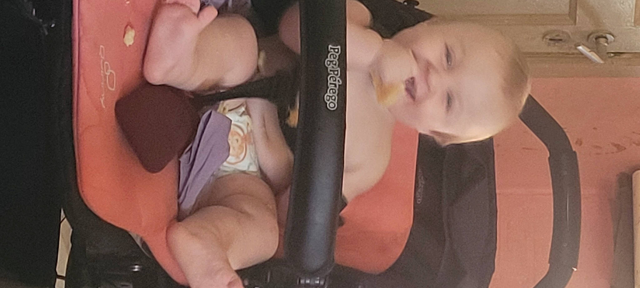 Alessio participe au concours pour gagner de l'argent avec cette photo : abdomen, baby, baby_toddler_clothing, cheek, chest, comfort, ear, eyelash, gesture, hairstyle, human_body, jaw, joy, knee, mouth, neck, person, smile, thigh, thumb