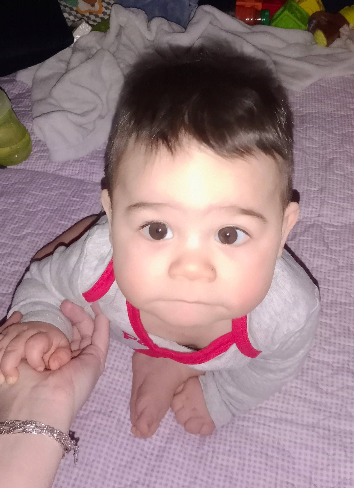 Natéo a rejoint le concours — aidez-le/la à gagner de superbes lots ! baby, baby_toddler_clothing, cheek, chin, ear, eye, eyebrow, face, facial_expression, forehead, hair, hairstyle, hand, head, iris, lip, mouth, nose, person, skin