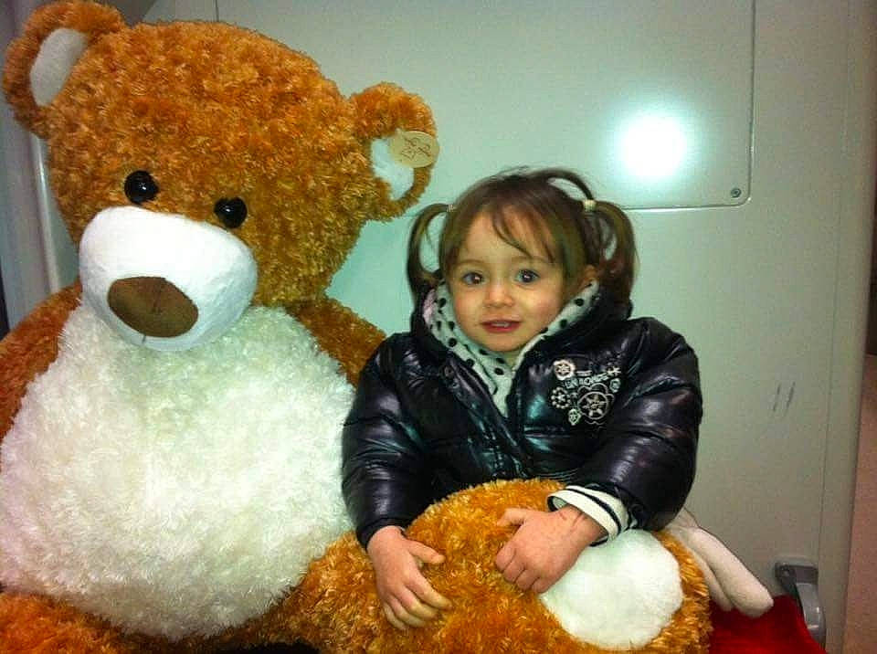 Alexia a rejoint le concours — aidez-le/la à gagner de superbes lots ! person, plush, stuffed_toy, teddy_bear, toy