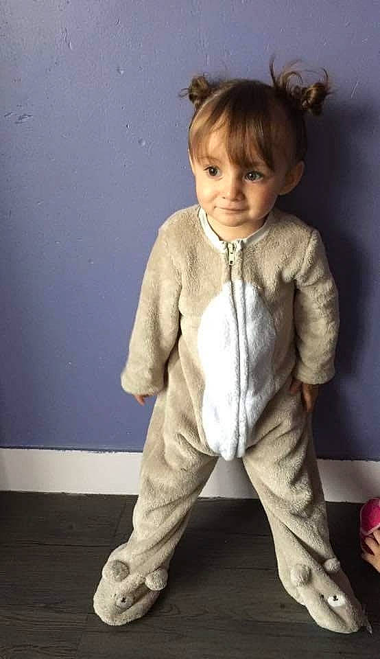 Alexia participe au concours pour gagner de l'argent avec cette photo : baby, baby_toddler_clothing, cheek, child, child_model, outerwear, person, play, sitting, sleeve, smile, standing, toddler