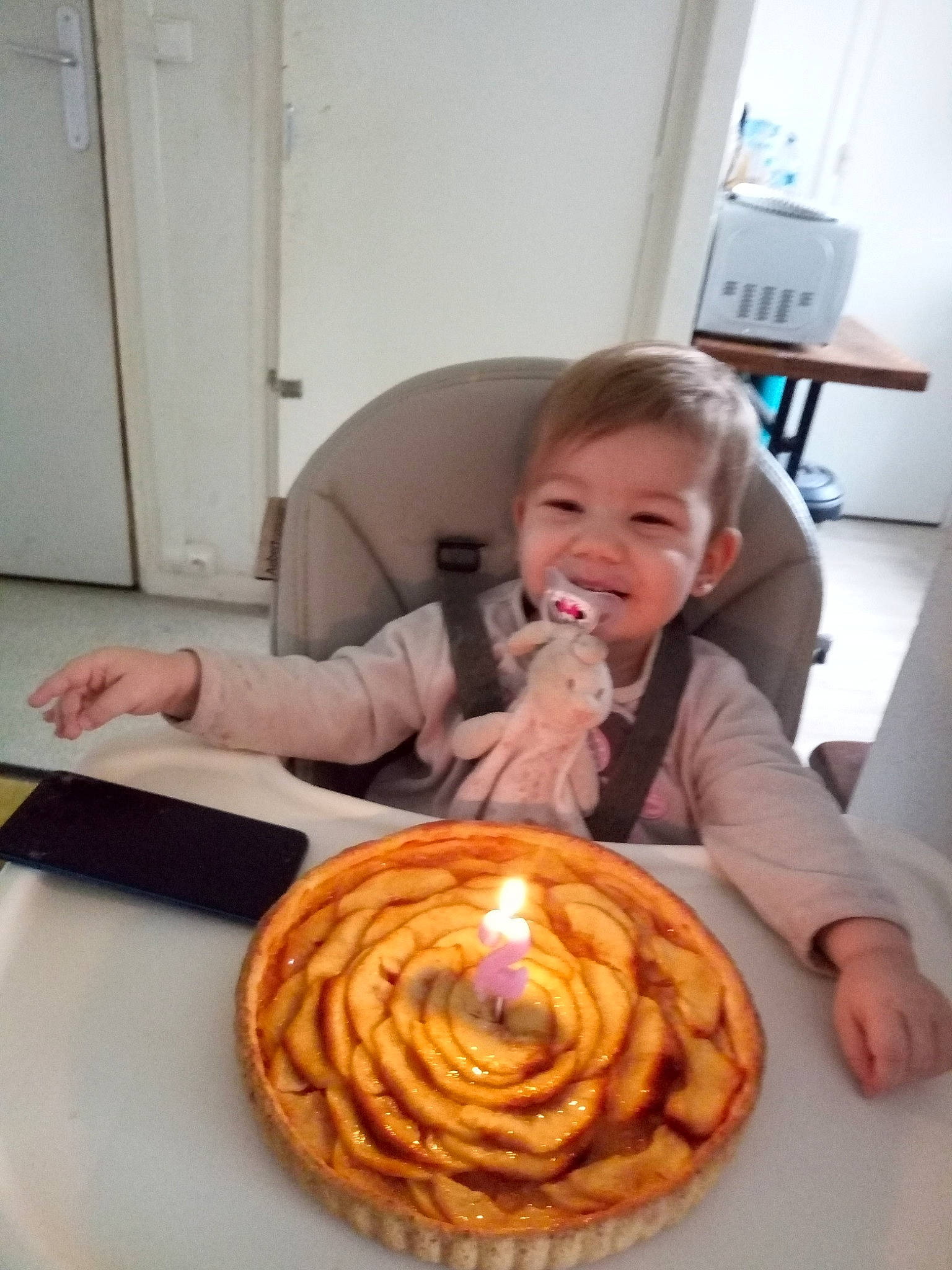 Maëlysse a rejoint le concours — aidez-le/la à gagner de superbes lots ! baked_goods, baking, birthday_cake, cake, candle, chair, comfort_food, cuisine, dessert, dish, fast_food, finger_food, food, ingredient, person, plate, smile, sweetness, table, tableware